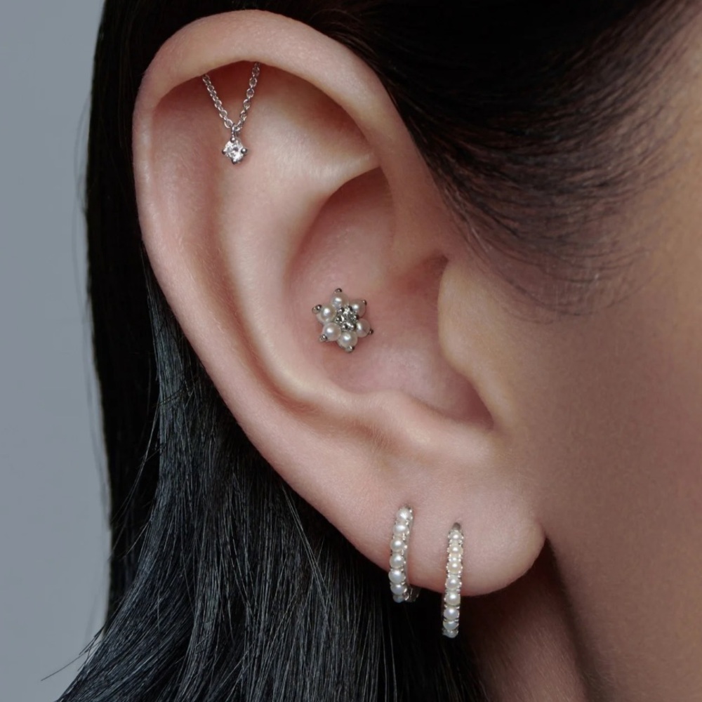NWT Maria Tash Pearl Eternity Hoop Earring - 8mm - Picture 3 of 5